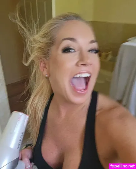 Tayloruptonfree OnlyFans Thumbnail #dHJhMM4PUr