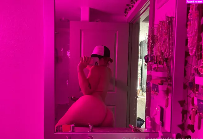 Taylorwrenmarie OnlyFans Thumbnail #TWqurRnRqu