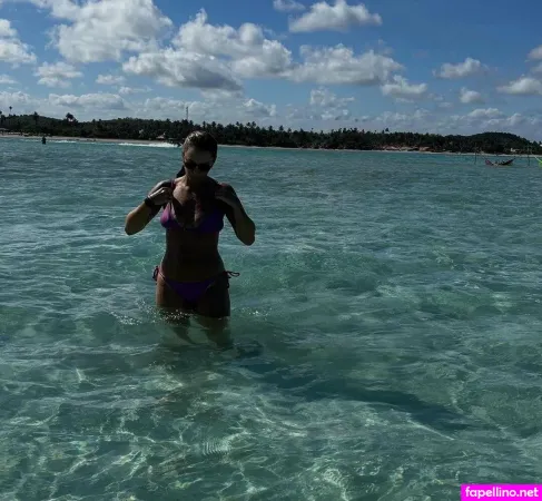 Taynah Buchweitz Espinoza OnlyFans Thumbnail #aMSfriAKHf