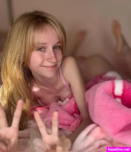 Teenzybella OnlyFans Thumbnail #yZrwUh5wFB