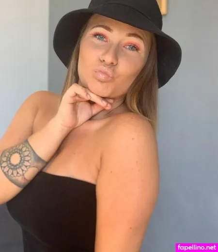 Tendance Melloff OnlyFans Thumbnail #CBb0Lk0u4N