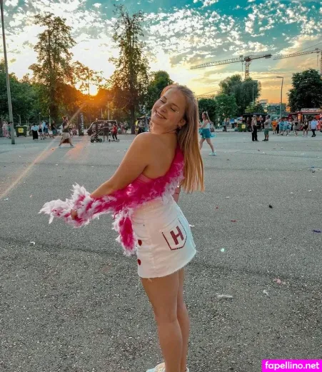 Teresa Bauer OnlyFans Thumbnail #4pC4zxxpq7