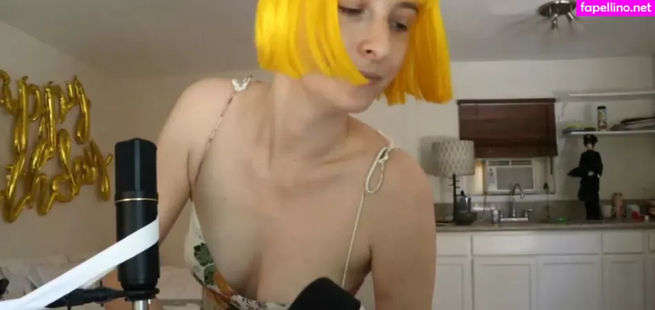 Tessa Violet OnlyFans Thumbnail #HaGQgGXfpT