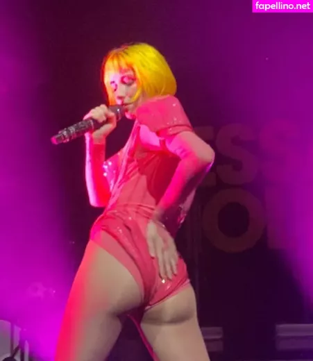 Tessa Violet OnlyFans Thumbnail #ne6hd5eCbS