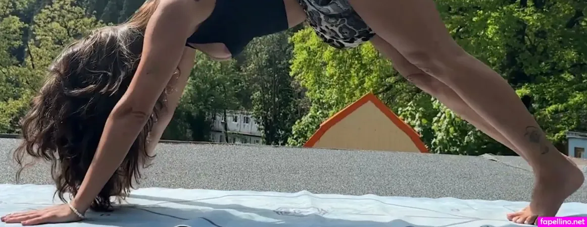 Thais Yoga OnlyFans Thumbnail #ZUMxKrd3h0