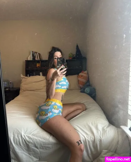 Thatbrunettexxx OnlyFans Thumbnail #4LMmHCszPU