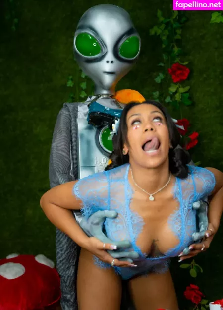 Thatonegirlmikeyvlogs OnlyFans Thumbnail #rKQ3fe2wHB