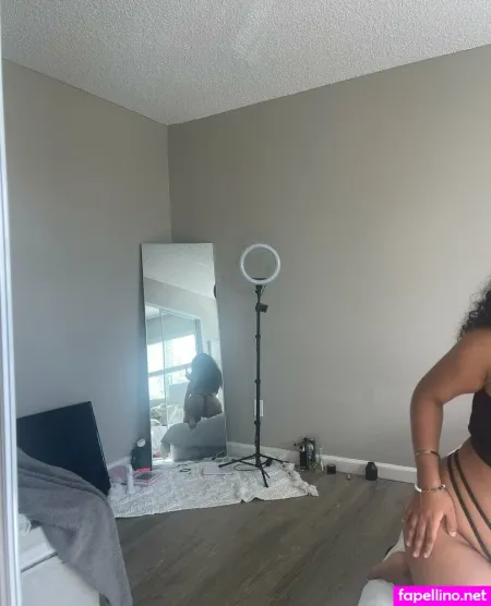 Thattbitcht OnlyFans Thumbnail #kkWmnxPQY9