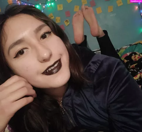 Thawniefeet OnlyFans Thumbnail #p0IgGj0gIC