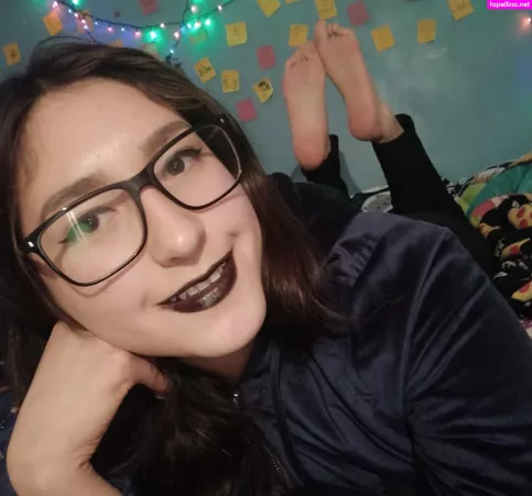 Thawniefeet OnlyFans Thumbnail #qEbYAe2tbz