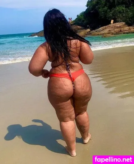 Thays Alves Main Profile Photo