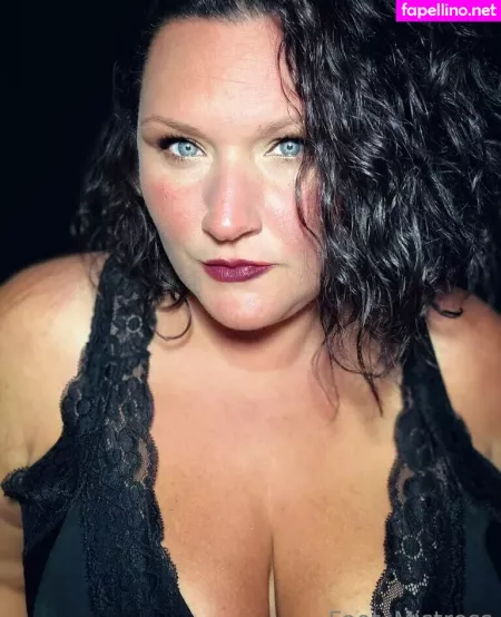 The Footress OnlyFans Thumbnail #4OUeymqkdP