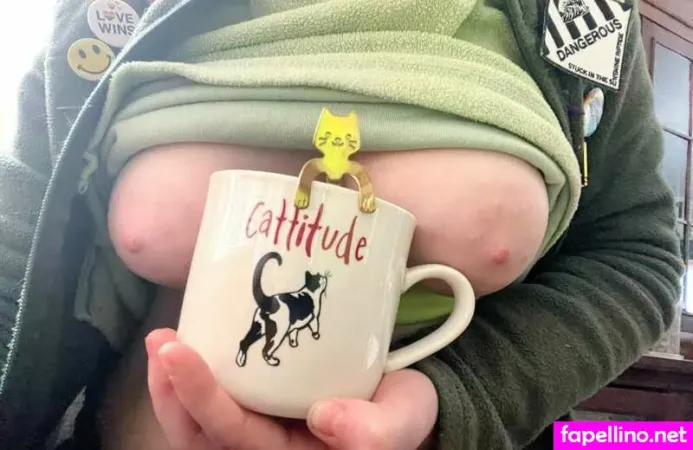 The Frisky Feline OnlyFans Thumbnail #2aE21gO3bq