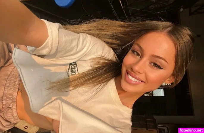 The Italian Giulia OnlyFans Thumbnail #NbfG38I0Or