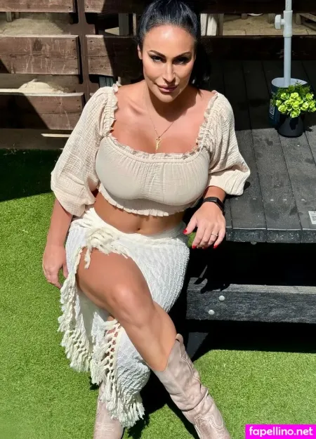 The Modern Wife OnlyFans Thumbnail #dp9nEOi1Jf