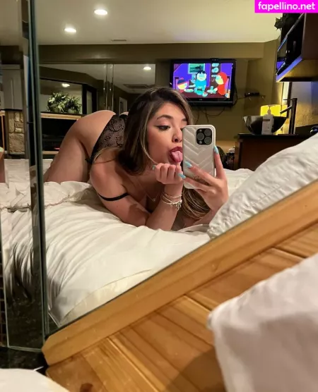 Theashgonewild OnlyFans Thumbnail #8u6r7N8yMv