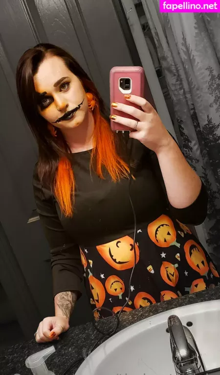 Thebustypixie OnlyFans Thumbnail #zg8ubhRIIW