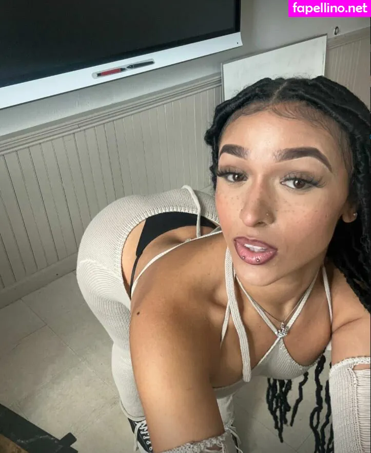 kiki.x.i, kikii.xoxo, kikixi, kiracollege, lightskin barbie, waifukikii Nude Leaked OnlyFans Photo #2MXGUrzLji