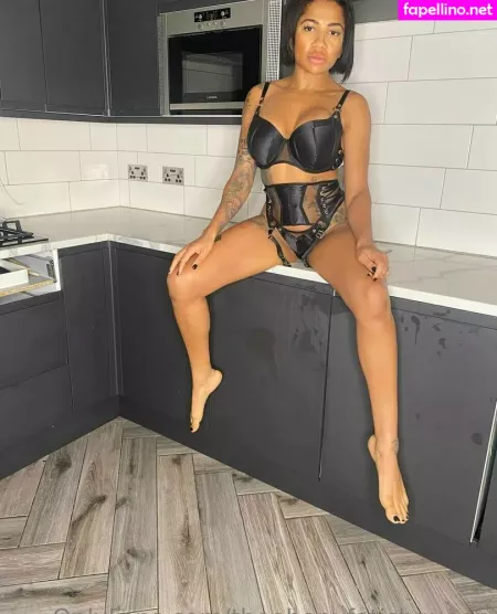 Theebonyfetishqueen OnlyFans Thumbnail #bn6V9gCHhf
