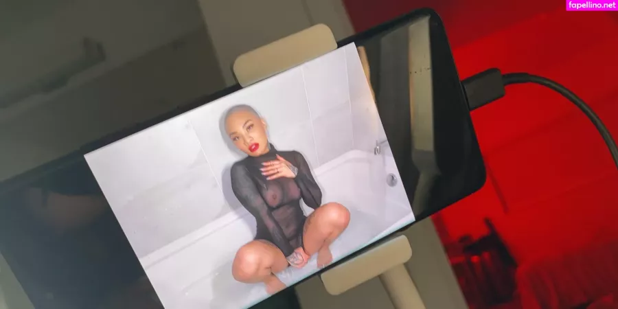 Thehoneygold OnlyFans Thumbnail #ceY6w1aj4P