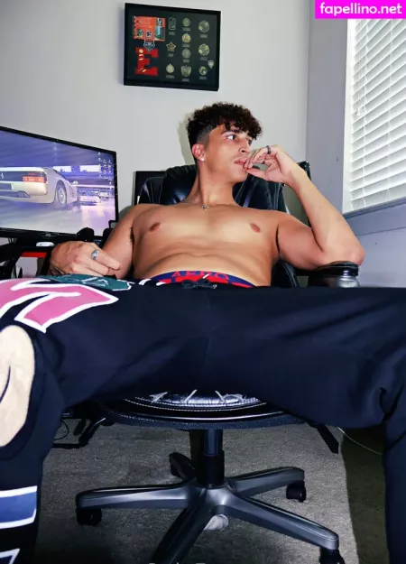 Thehunghooper OnlyFans Thumbnail #6tzlY431sT