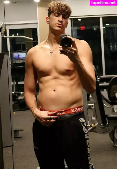 Thehunghooper OnlyFans Thumbnail #rJ3QA8gd69