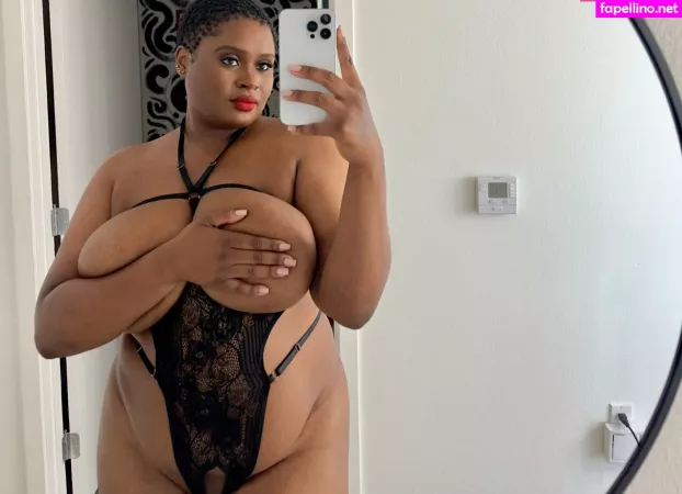 Thelingerielounge OnlyFans Thumbnail #0FUKlcfs4u