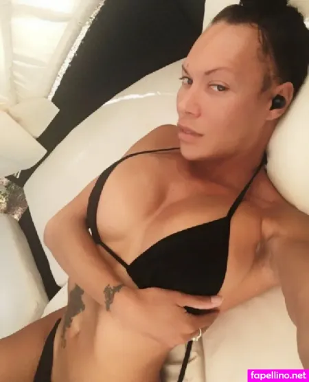 Themiaisabella 1 OnlyFans Thumbnail #0IEfKxX4Th