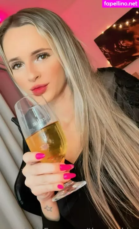 Theninakim OnlyFans Thumbnail #GVh5gLSpuy