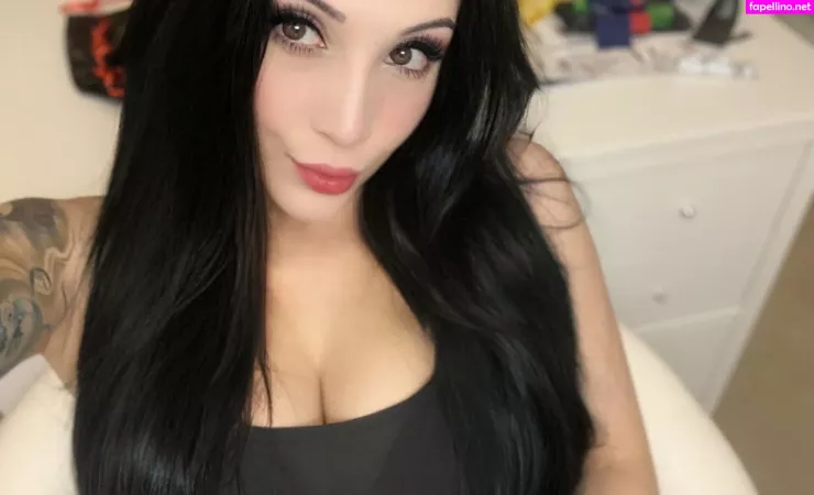 Thenoelleeaston OnlyFans Thumbnail #4dvkgobH68