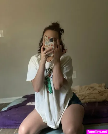 Thenoxiefoxx OnlyFans Thumbnail #BwRfJrn3jG