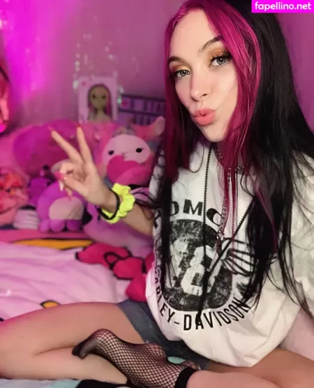 Thepeepshow OnlyFans Thumbnail #BYsxvtYOh0