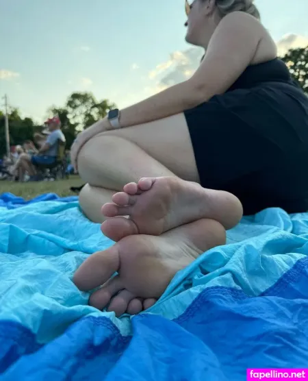 Thequeeoffeet OnlyFans Thumbnail #1PRtrfhGk3