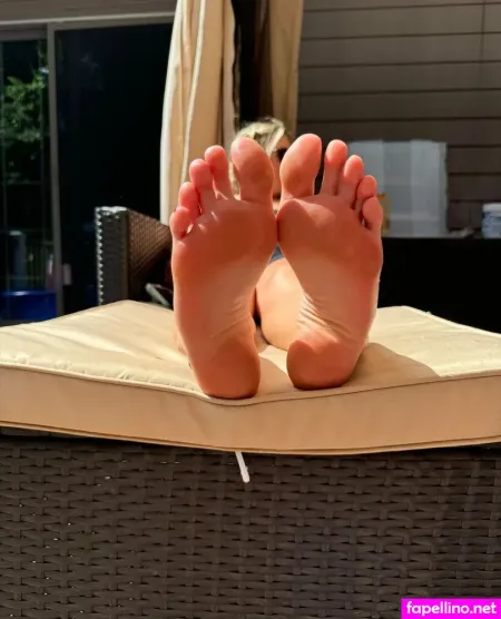Thequeeoffeet OnlyFans Thumbnail #22MMPAYt3f