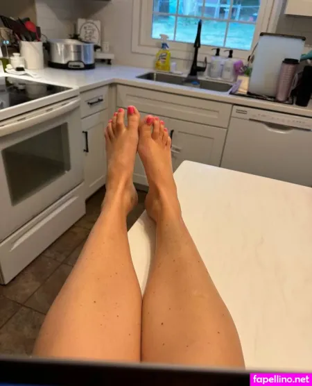 Thequeeoffeet OnlyFans Thumbnail #eS6KHTZp32