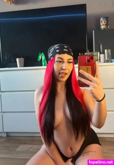 Theredlucy OnlyFans Thumbnail #XeeE3HCUqU