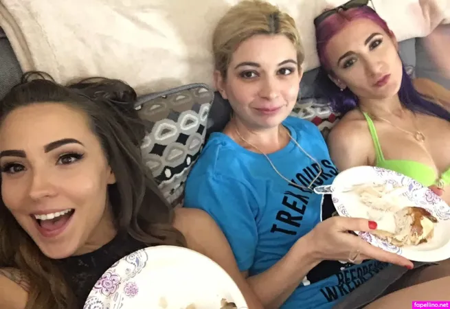 Thesashafoxxx OnlyFans Thumbnail #BH5JKRs50m