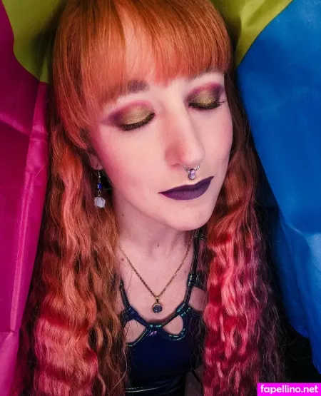 Thescarlettvixen1 OnlyFans Thumbnail #0LNaS9deND