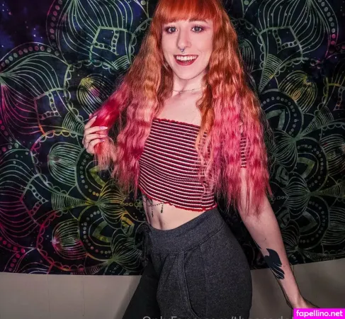 Thescarlettvixen1 OnlyFans Thumbnail #1mbvFO9H82