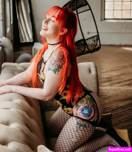 Thescarlettvixen1 OnlyFans Thumbnail #evtnZWztXf
