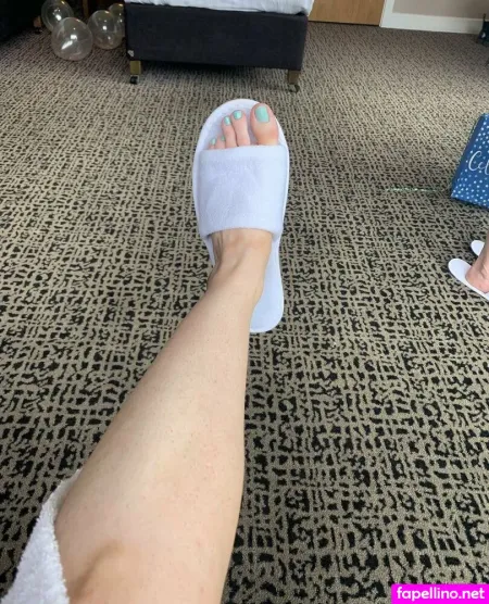 Theselilpiggie6 OnlyFans Thumbnail #p7qbNHOBNN