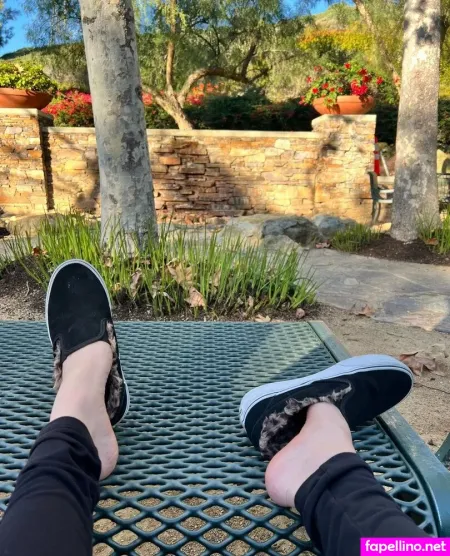 Theselittlefeets OnlyFans Thumbnail #pZqKzsUQ8E
