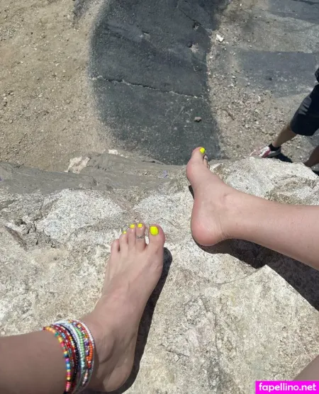 Theselittlefeets OnlyFans Thumbnail #qKhxzI8IZ9
