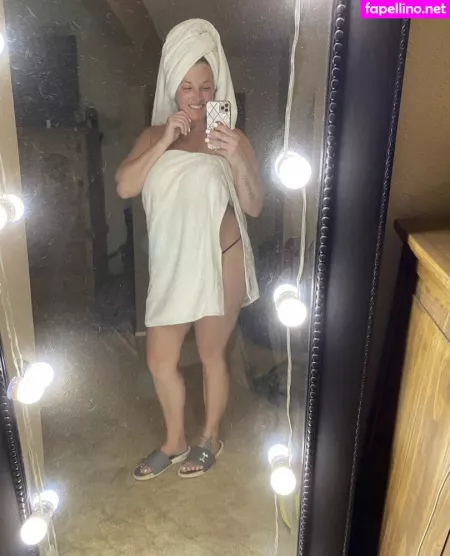 Thesexywifetx OnlyFans Thumbnail #uesK0tsAvE