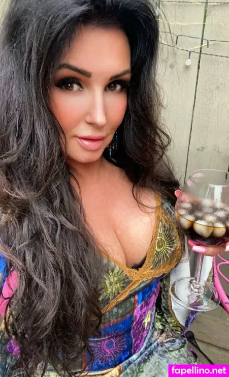 Thesophiascott OnlyFans Thumbnail #i3eQjeBOlw