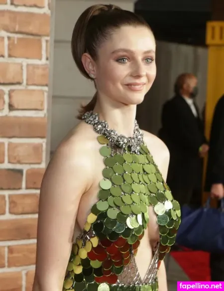Thomasin Mckenzie OnlyFans Thumbnail #g8f0UZi3cw