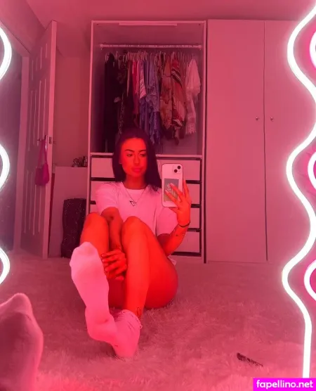 Tia Louise Cateer OnlyFans Thumbnail #MOZyOWluP9
