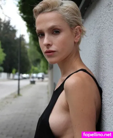 Tiffany Winteler OnlyFans Thumbnail #X7TdYcjWyy