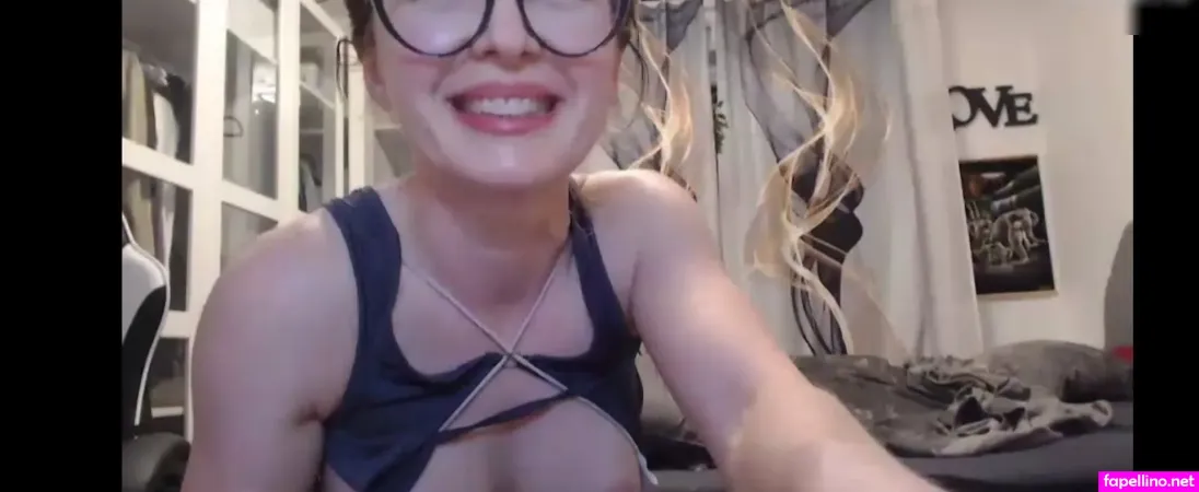 Tikunia OnlyFans Thumbnail #4DFN8eWFP7