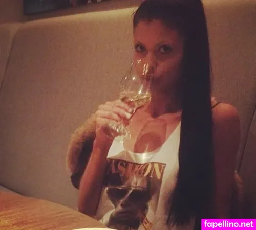 Tina Siracusa OnlyFans Thumbnail #1M0hd4HEA4